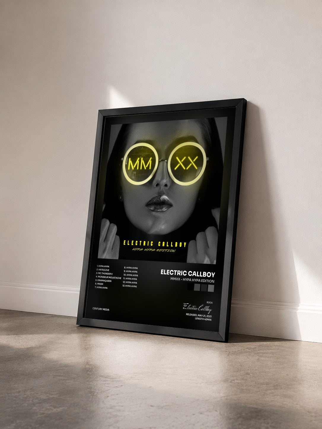 #noir Tableau de l'album MMXX - Hypa Hypa Edition de Electric Callboy vu de trois quarts, cadre noir
