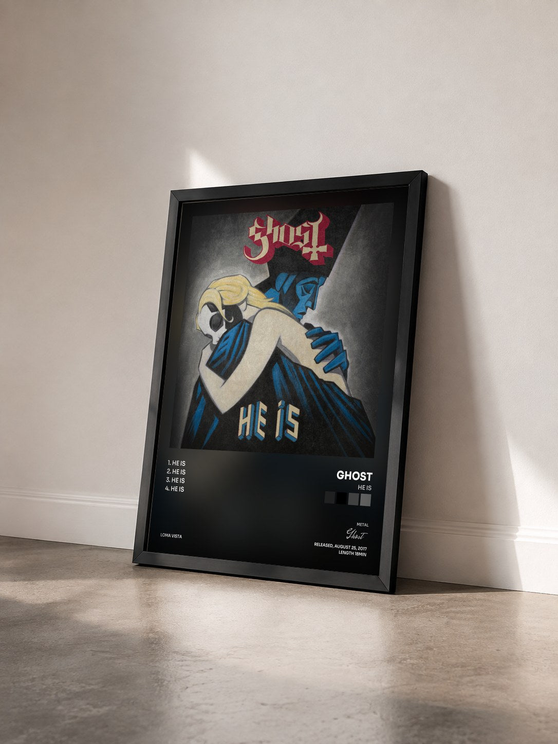 #noir Tableau de l'album He Is de Ghost vu de trois quarts, cadre noir