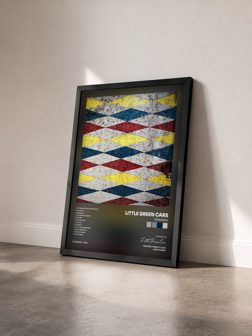 #noir Tableau de l'album Ephemera de Little Green Cars vu de trois quarts, cadre noir
