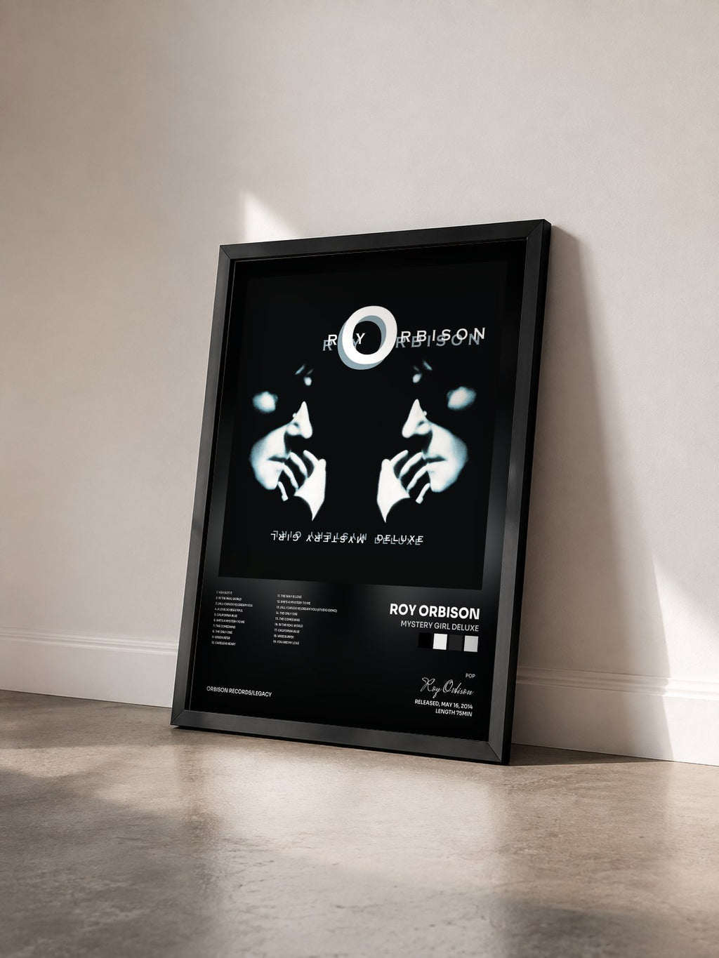 #noir Tableau de l'album Mystery Girl Deluxe de Roy Orbison vu de trois quarts, cadre noir
