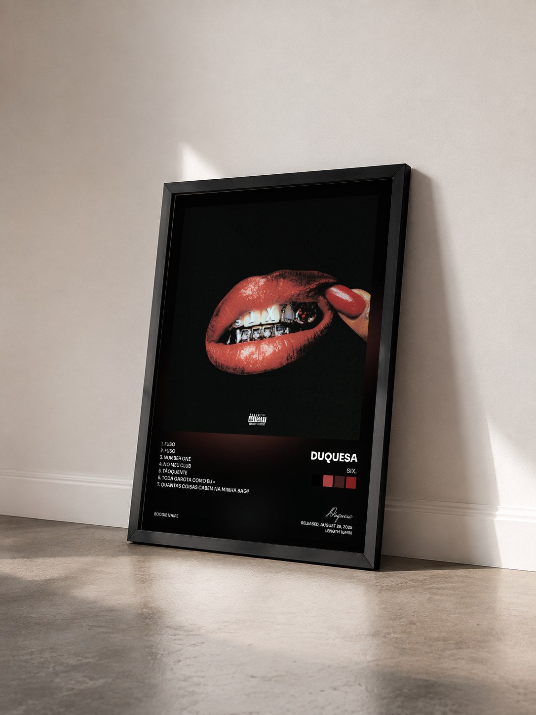 #noir Tableau de l'album SIX. de Duquesa vu de trois quarts, cadre noir