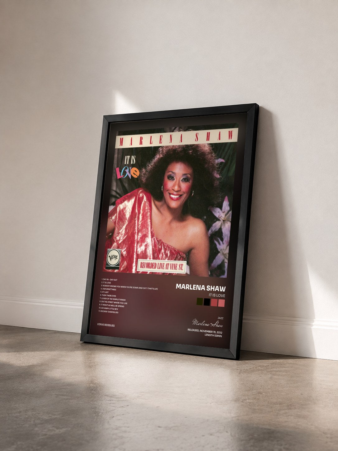 #noir Tableau de l'album It Is Love de Marlena Shaw vu de trois quarts, cadre noir