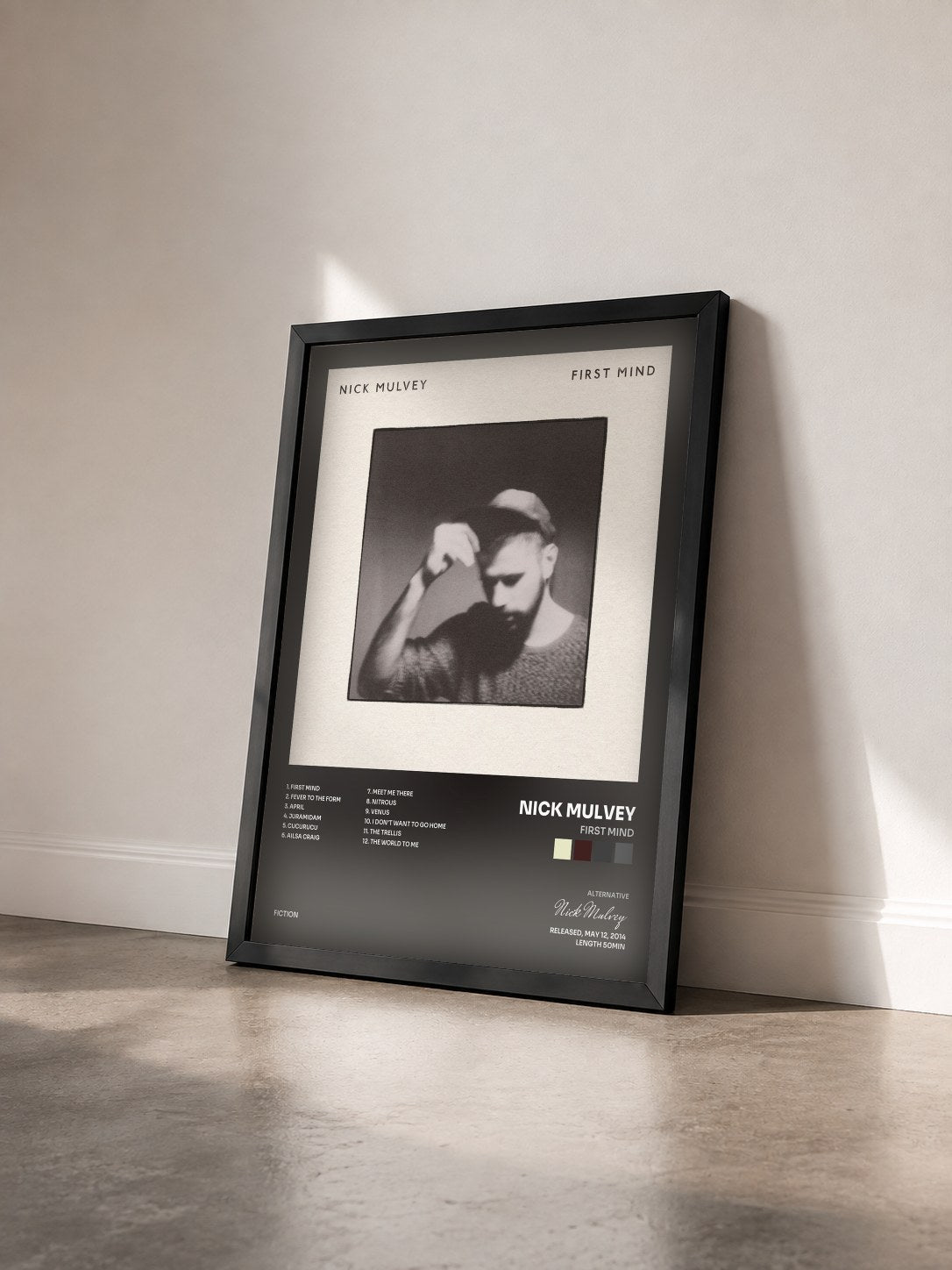 #noir Tableau de l'album First Mind de Nick Mulvey vu de trois quarts, cadre noir