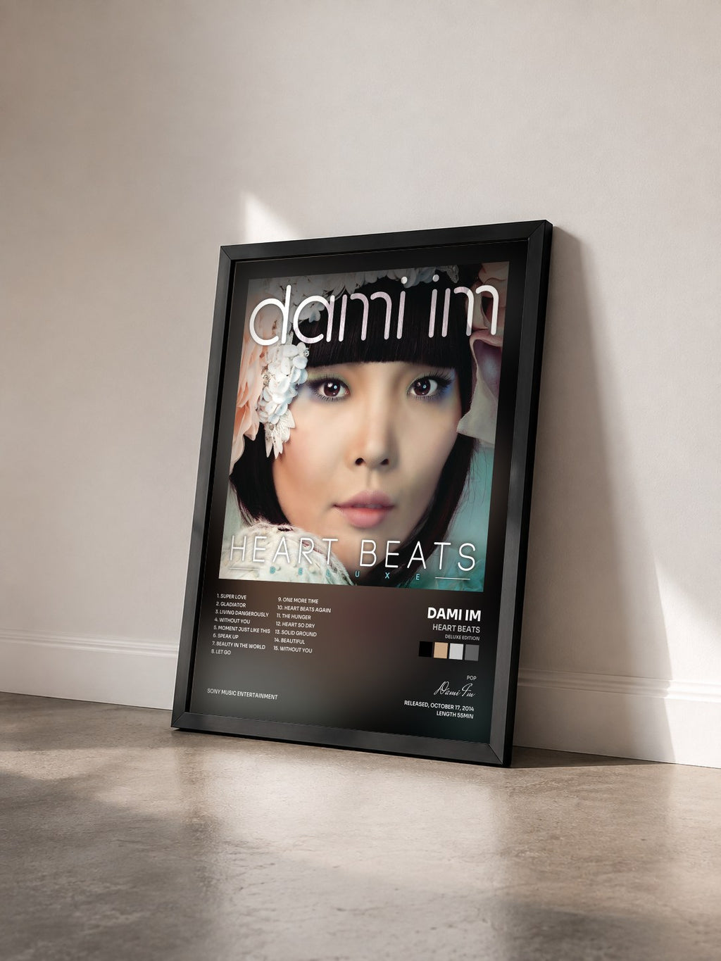 #noir Tableau de l'album Heart Beats (Deluxe Edition) de Dami Im vu de trois quarts, cadre noir