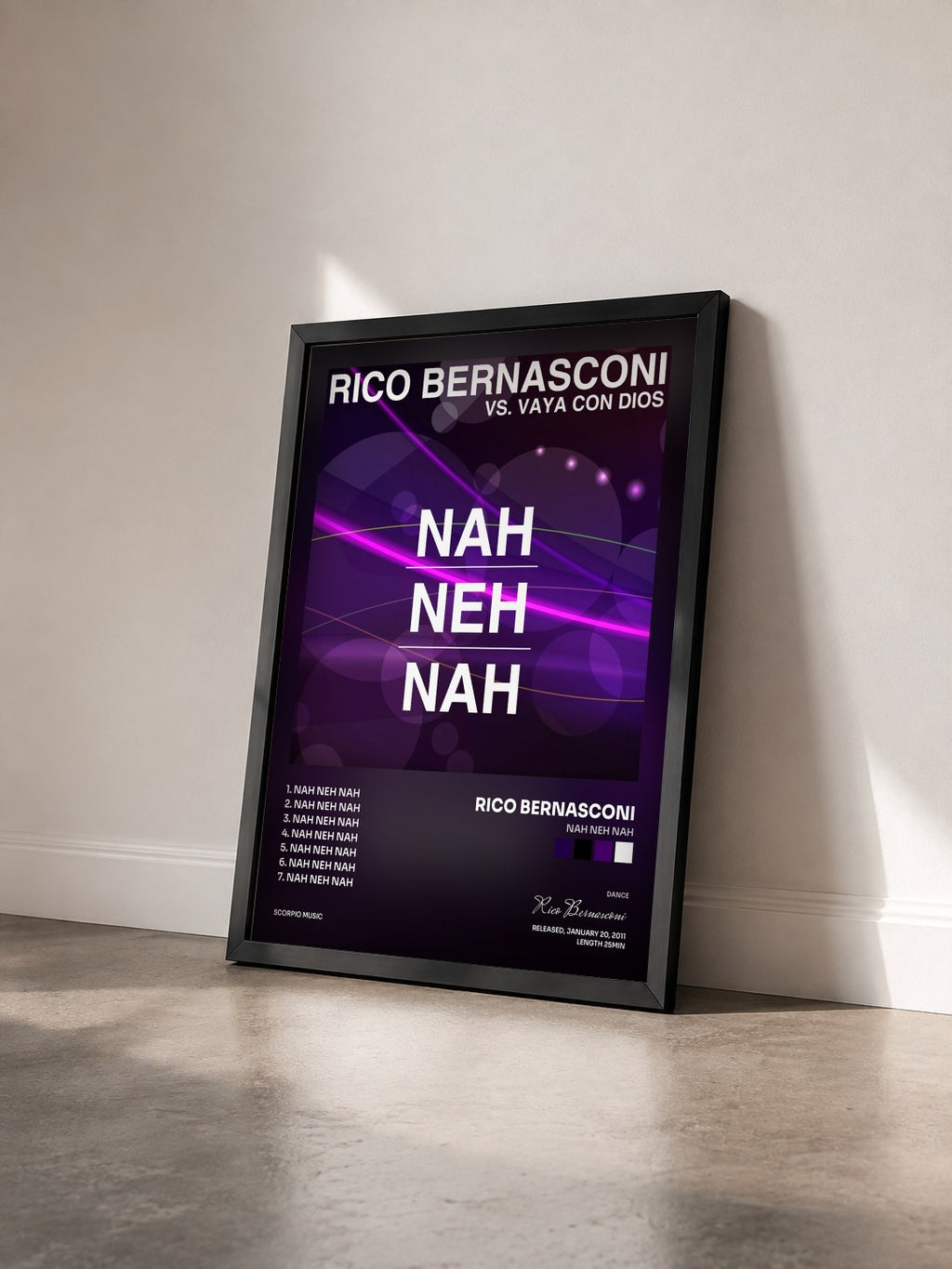 #noir Tableau de l'album Nah Neh Nah de Rico Bernasconi vu de trois quarts, cadre noir