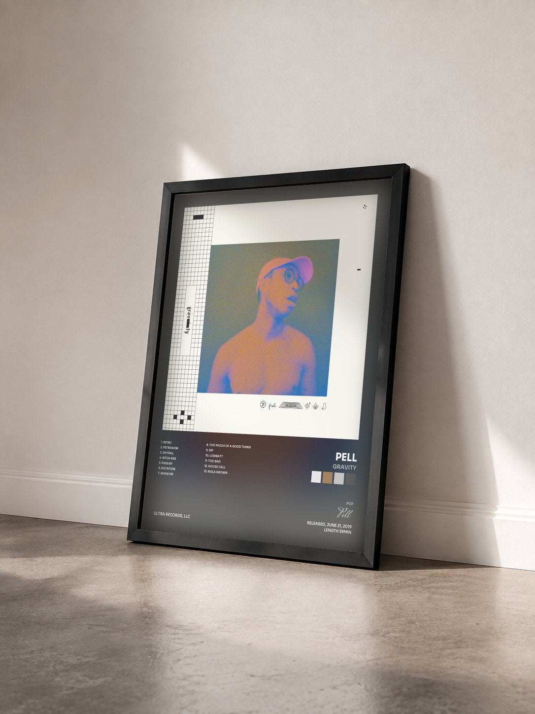 #noir Tableau de l'album Gravity de Pell vu de trois quarts, cadre noir