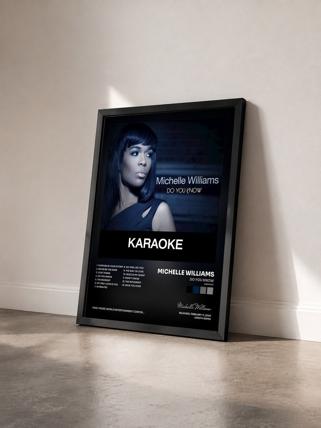 #noir Tableau de l'album Do You Know (Karaoke) de Michelle Williams vu de trois quarts, cadre noir