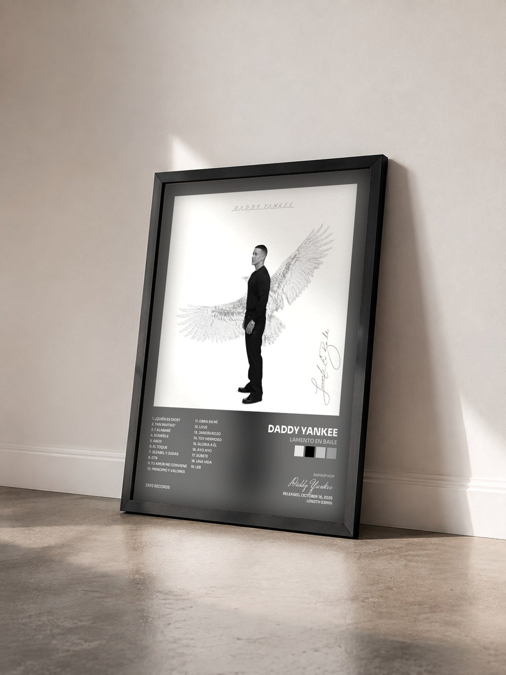 #noir Tableau de l'album LAMENTO EN BAILE de Daddy Yankee vu de trois quarts, cadre noir