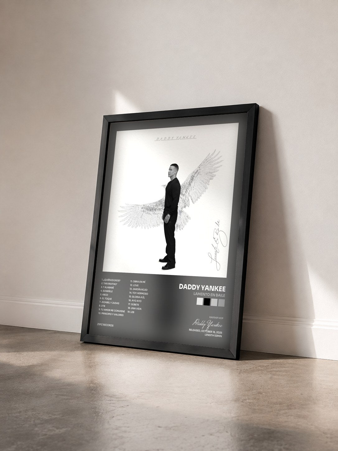 #noir Tableau de l'album LAMENTO EN BAILE de Daddy Yankee vu de trois quarts, cadre noir