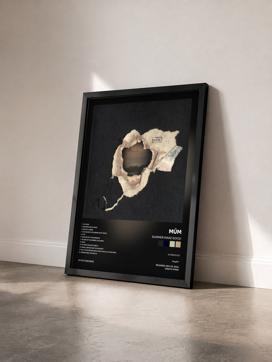 #noir Tableau de l'album Summer Make Good de múm vu de trois quarts, cadre noir