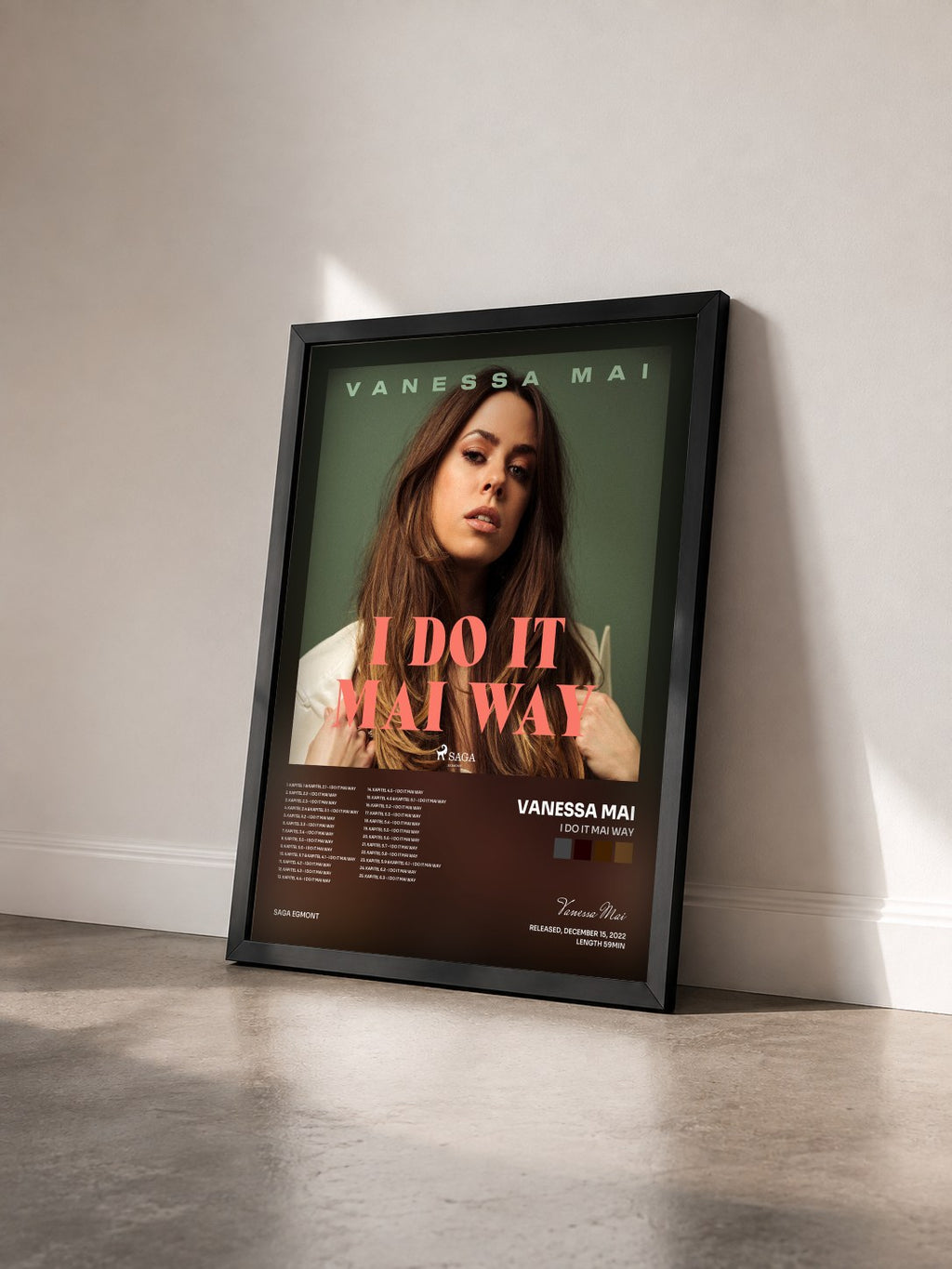 #noir Tableau de l'album I Do It Mai Way de Vanessa Mai vu de trois quarts, cadre noir