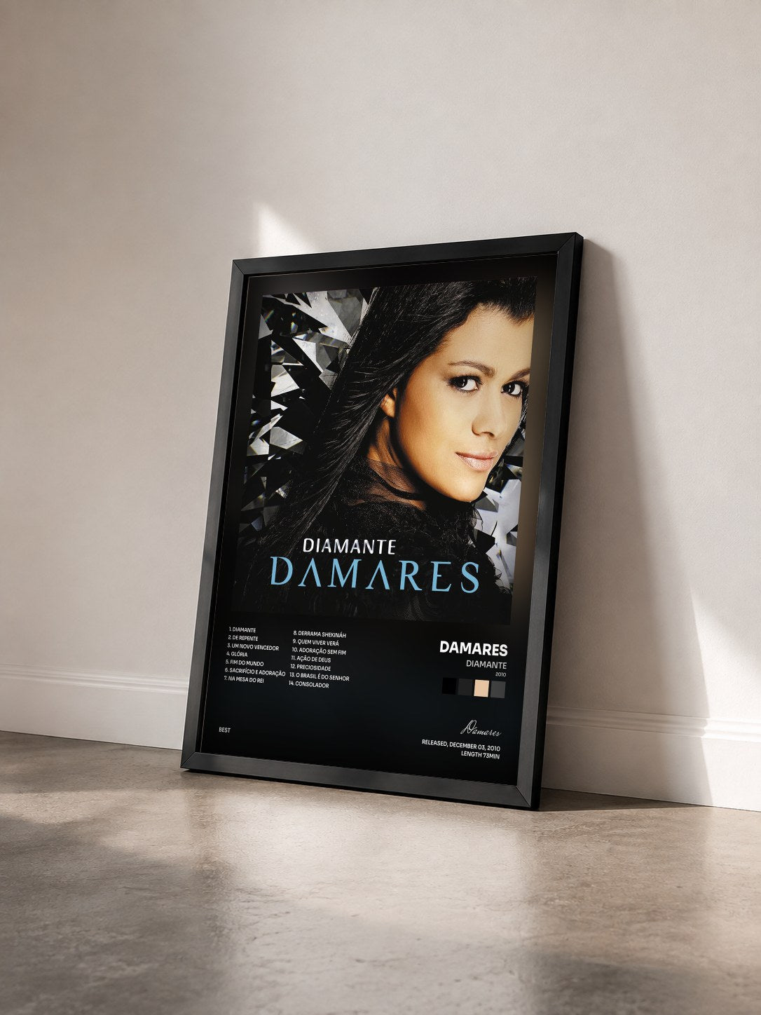 #noir Tableau de l'album Diamante (2010) de Damares vu de trois quarts, cadre noir