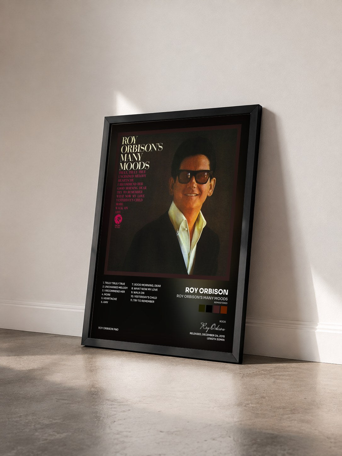 #noir Tableau de l'album Roy Orbison’s Many Moods (Remastered) de Roy Orbison vu de trois quarts, cadre noir