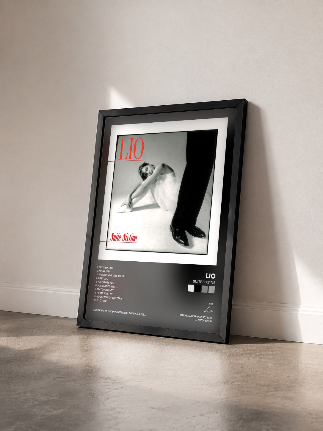 #noir Tableau de l'album Suite Sixtine de Lio vu de trois quarts, cadre noir