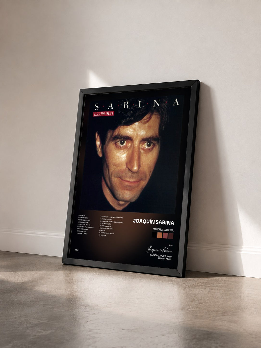 #noir Tableau de l'album Mucho Sabina de Joaquín Sabina vu de trois quarts, cadre noir