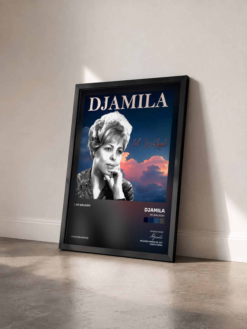 #noir Tableau de l'album Mi Walagh de Djamila vu de trois quarts, cadre noir