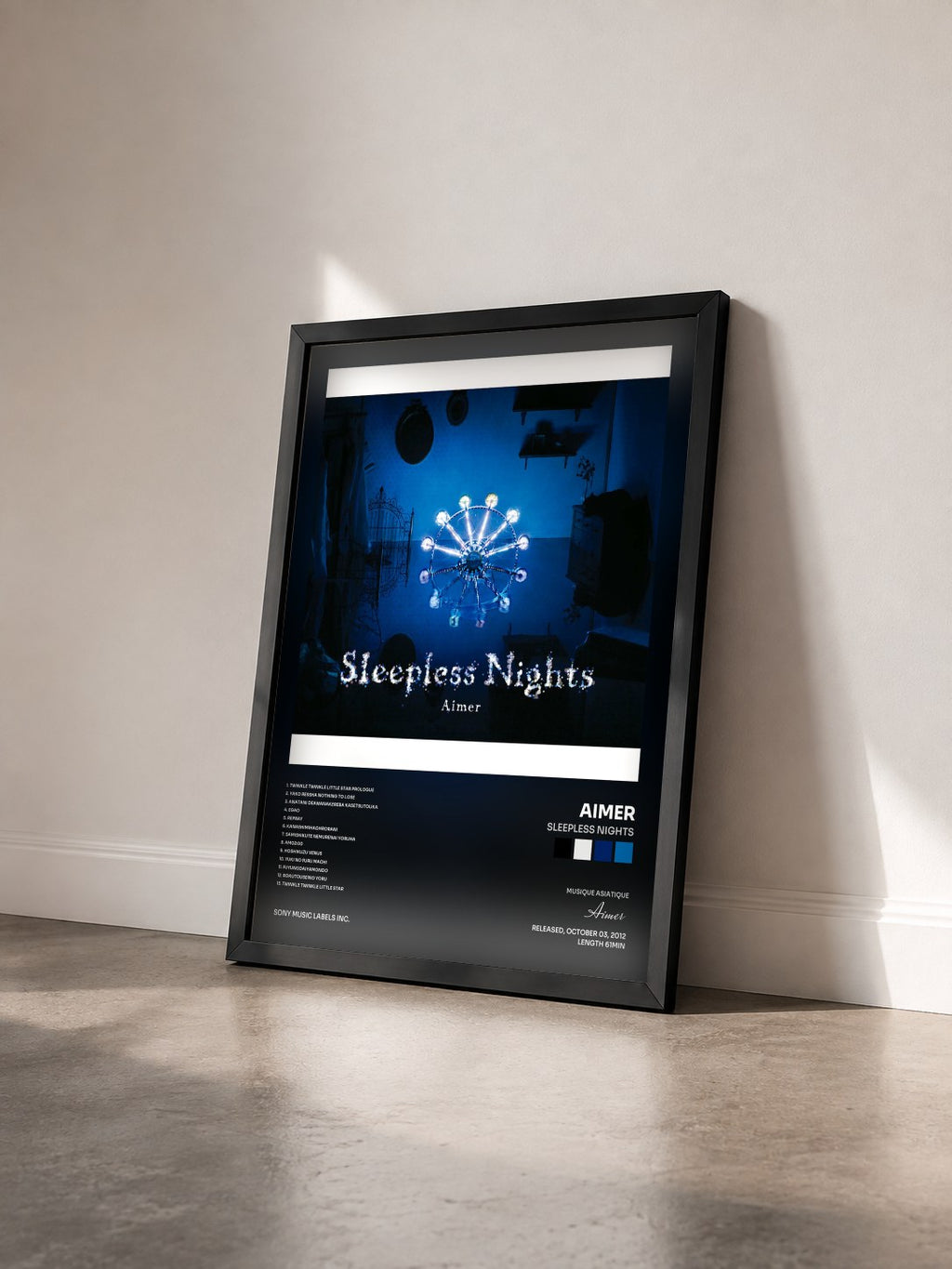 #noir Tableau de l'album Sleepless Nights de Aimer vu de trois quarts, cadre noir