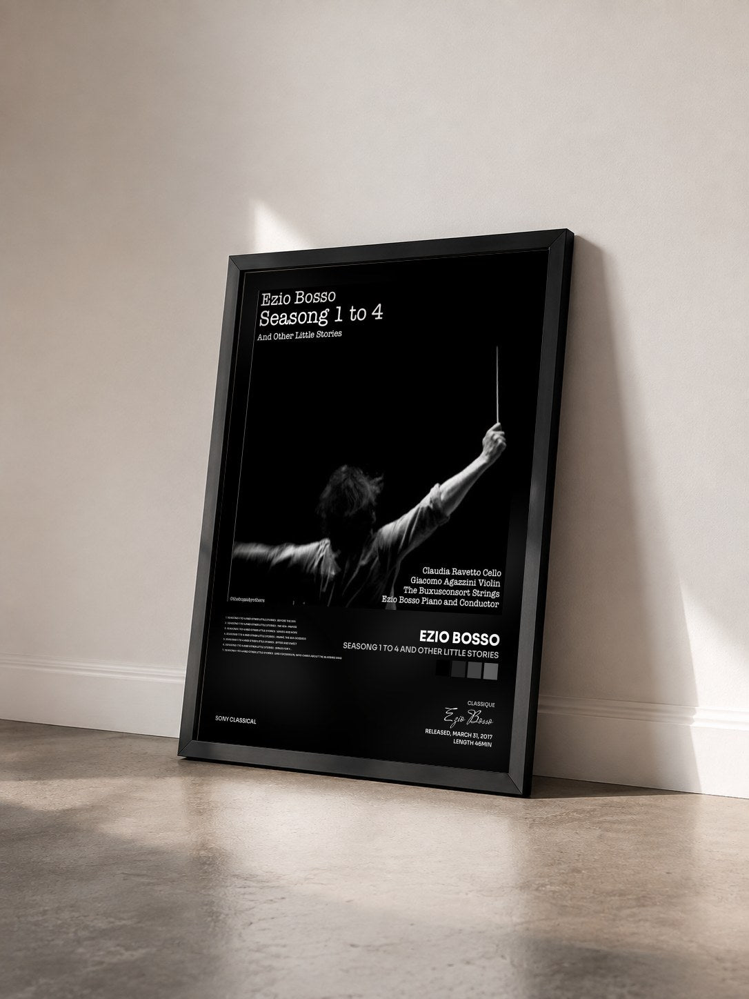 #noir Tableau de l'album Seasong 1 To 4 and Other Little Stories de Ezio Bosso vu de trois quarts, cadre noir