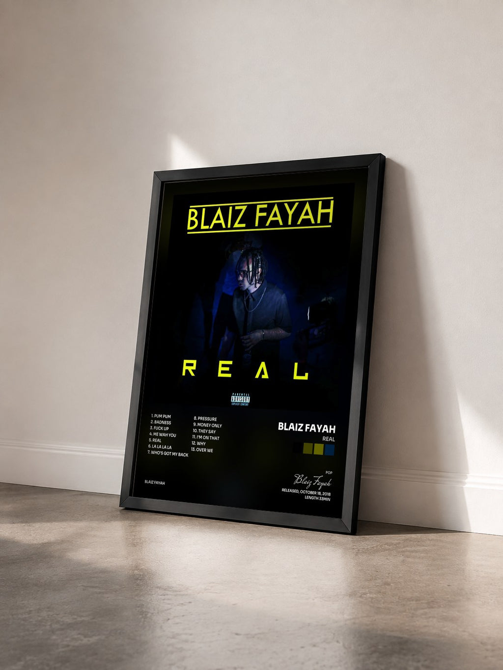 #noir Tableau de l'album Real de Blaiz Fayah vu de trois quarts, cadre noir