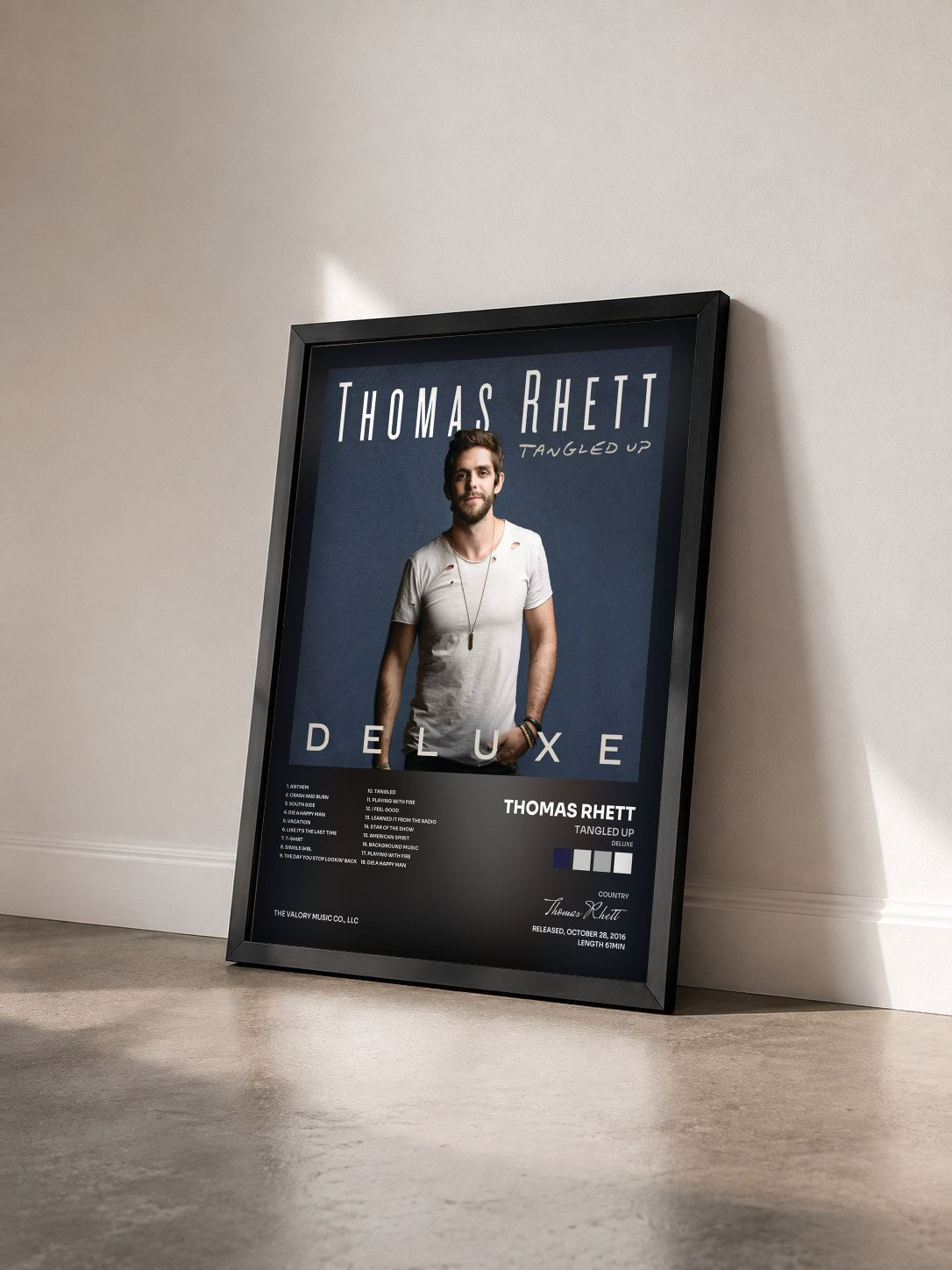 #noir Tableau de l'album Tangled Up (Deluxe) de Thomas Rhett vu de trois quarts, cadre noir