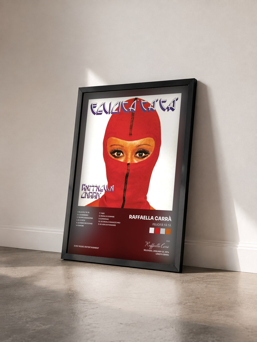 #noir Tableau de l'album Felicità Tà Tà de Raffaella Carrà vu de trois quarts, cadre noir