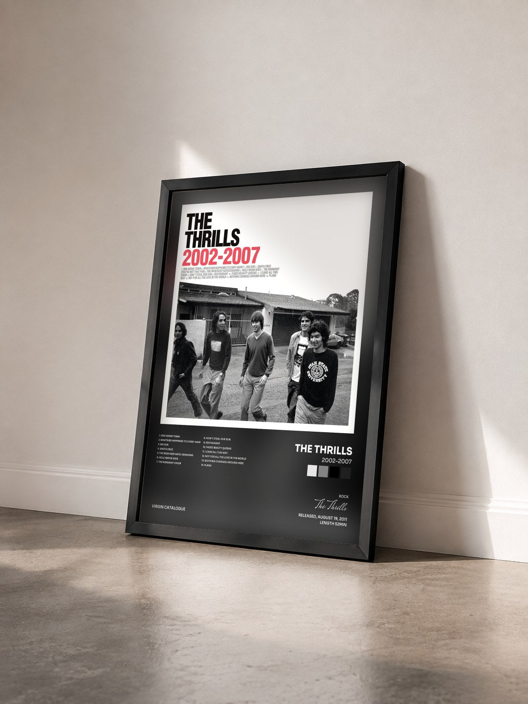 #noir Tableau de l'album 2002-2007 de The Thrills vu de trois quarts, cadre noir