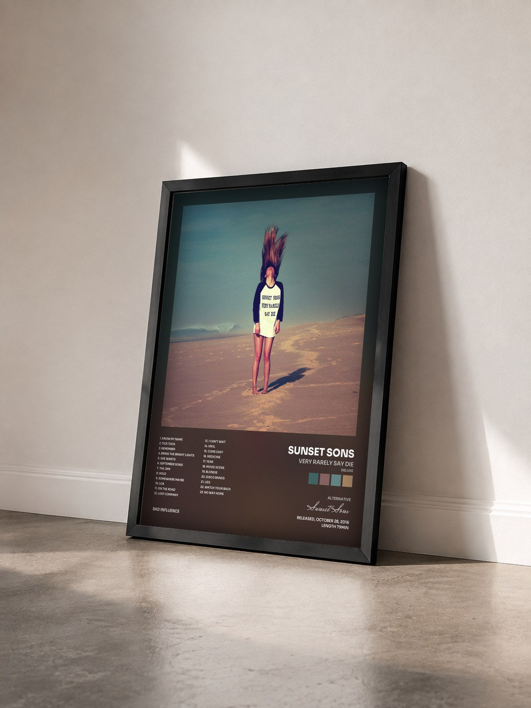 #noir Tableau de l'album Very Rarely Say Die (Deluxe) de Sunset Sons vu de trois quarts, cadre noir
