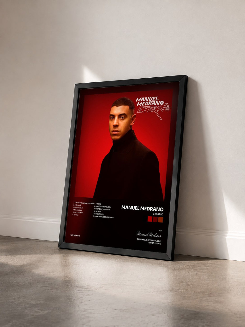 #noir Tableau de l'album Eterno de Manuel Medrano vu de trois quarts, cadre noir