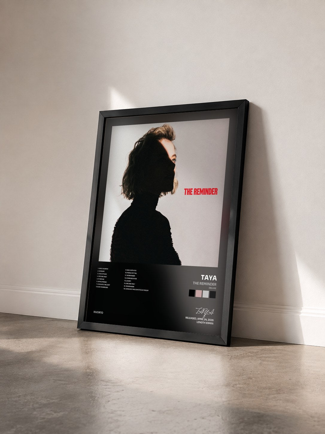 #noir Tableau de l'album The Reminder (Deluxe) de TAYA vu de trois quarts, cadre noir