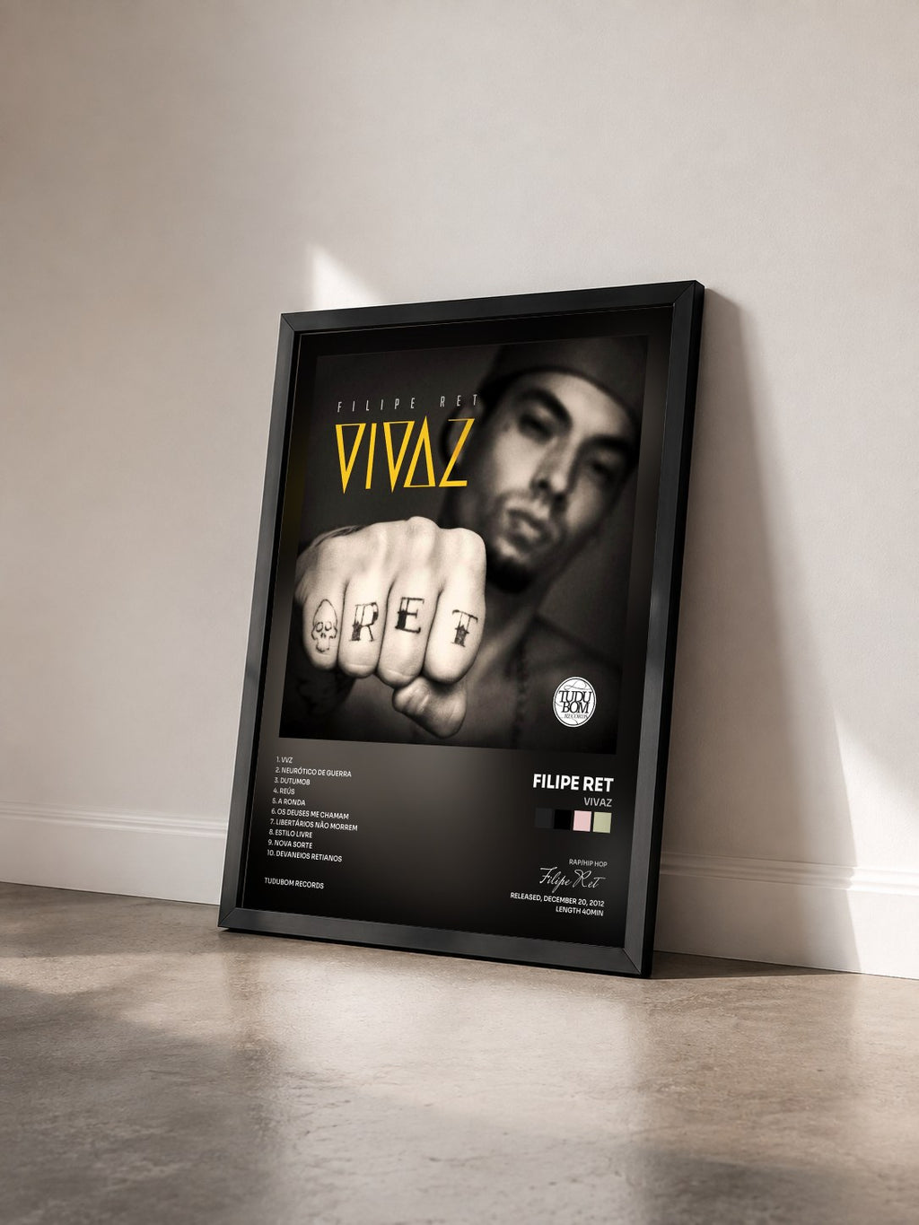 #noir Tableau de l'album Vivaz de Filipe Ret vu de trois quarts, cadre noir