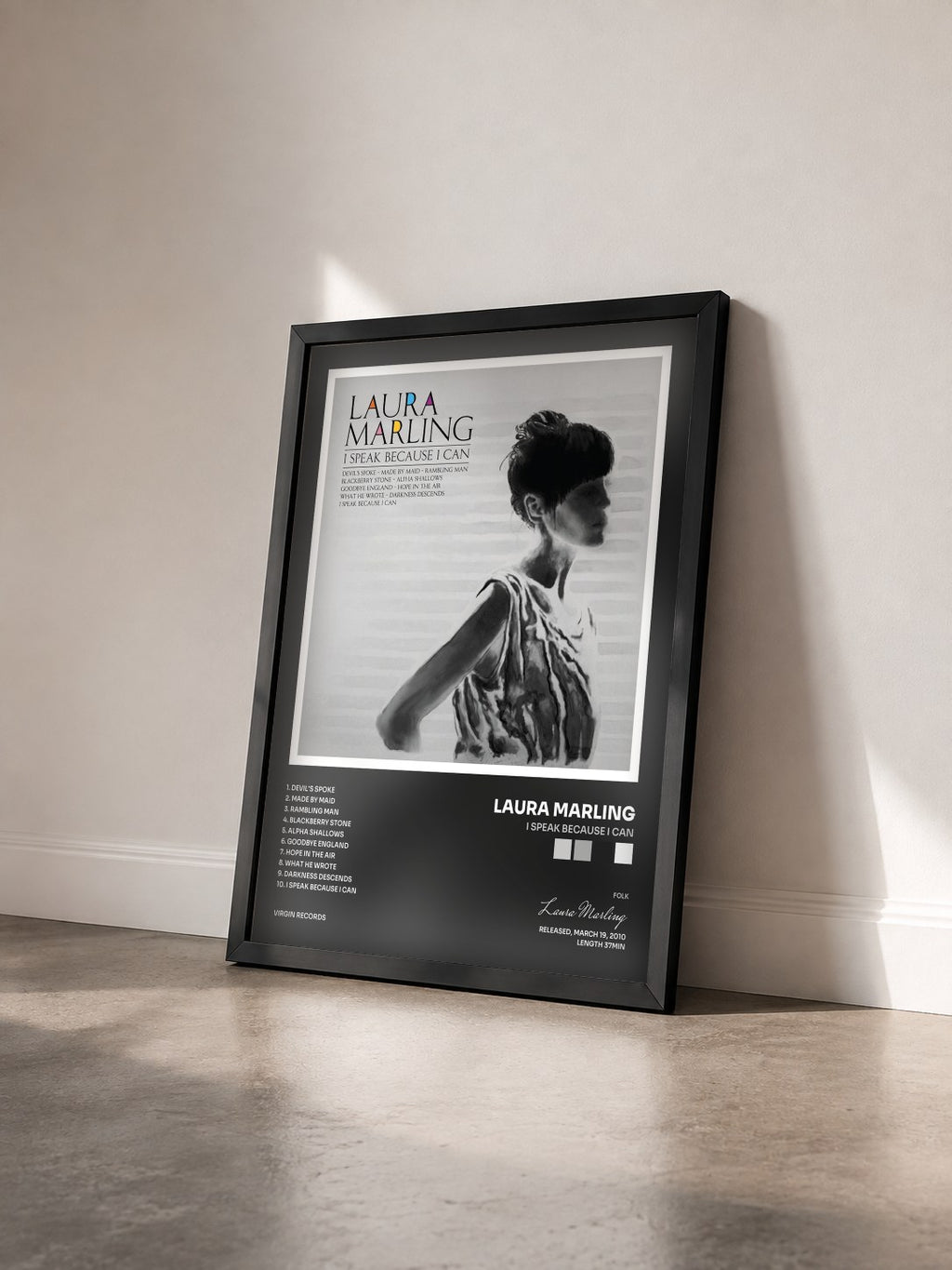 #noir Tableau de l'album I Speak Because I Can de Laura Marling vu de trois quarts, cadre noir