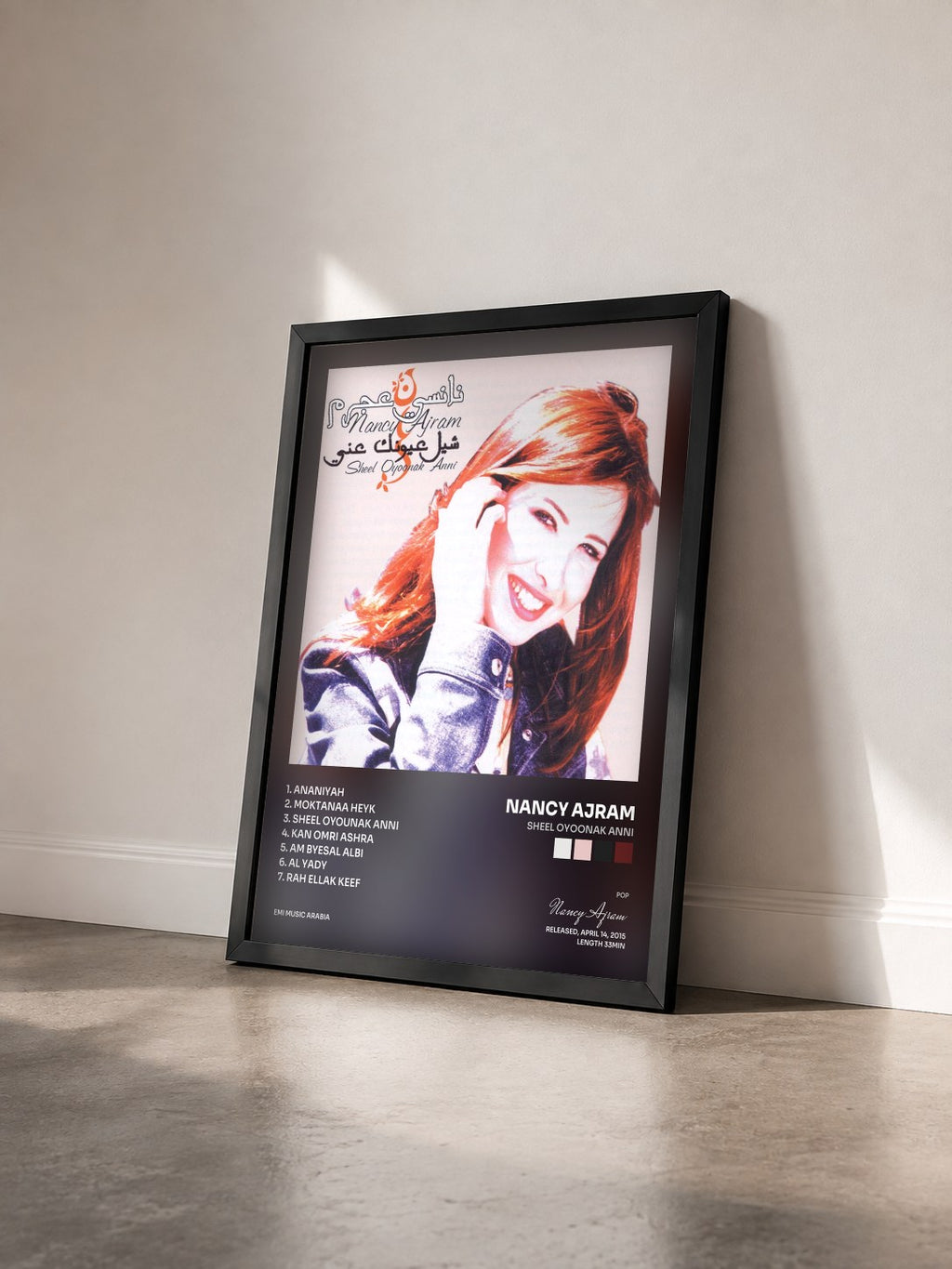 #noir Tableau de l'album Sheel Oyoonak Anni de Nancy Ajram vu de trois quarts, cadre noir
