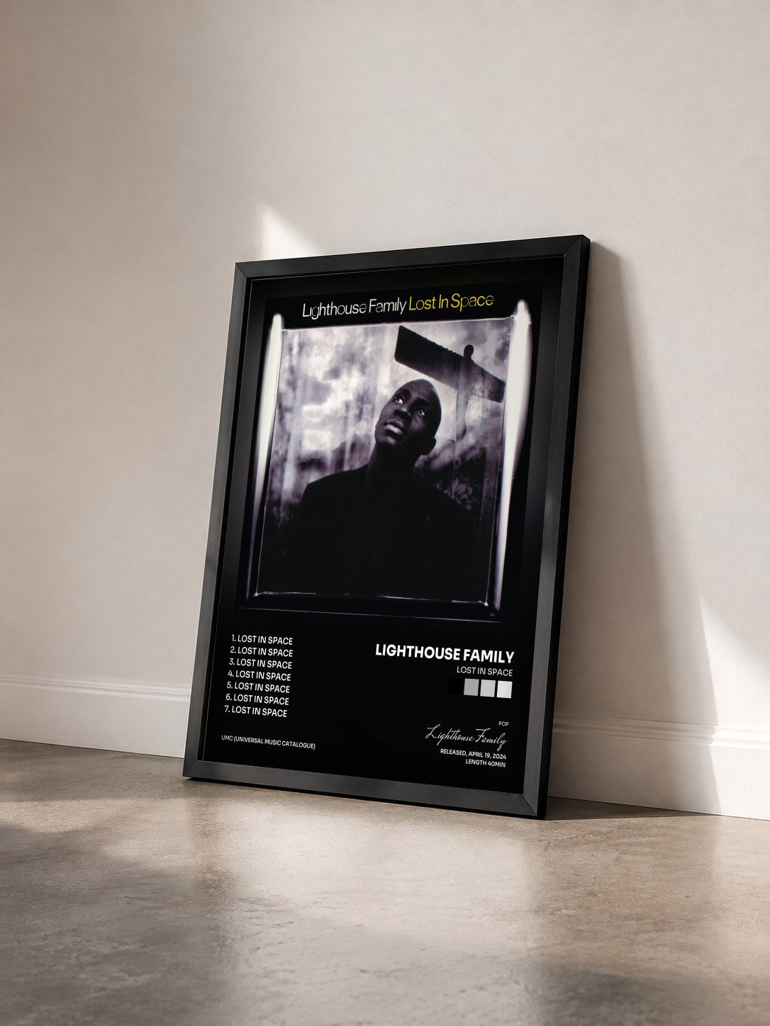 #noir Tableau de l'album Lost In Space de Lighthouse Family vu de trois quarts, cadre noir