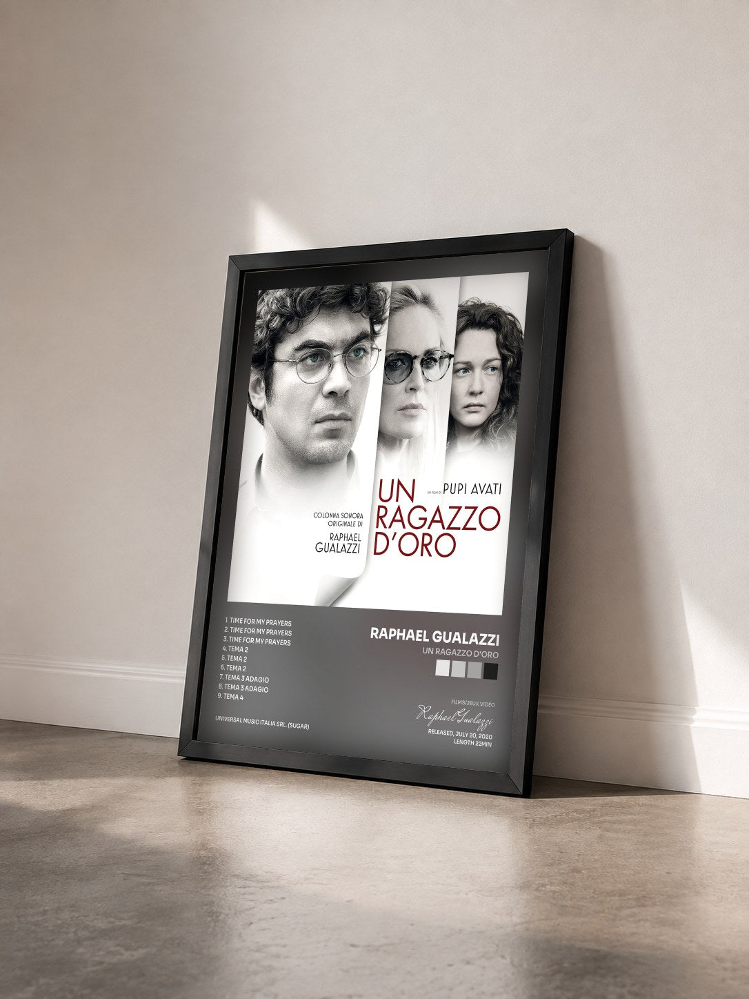 #noir Tableau de l'album Un Ragazzo D'Oro de Raphael Gualazzi vu de trois quarts, cadre noir