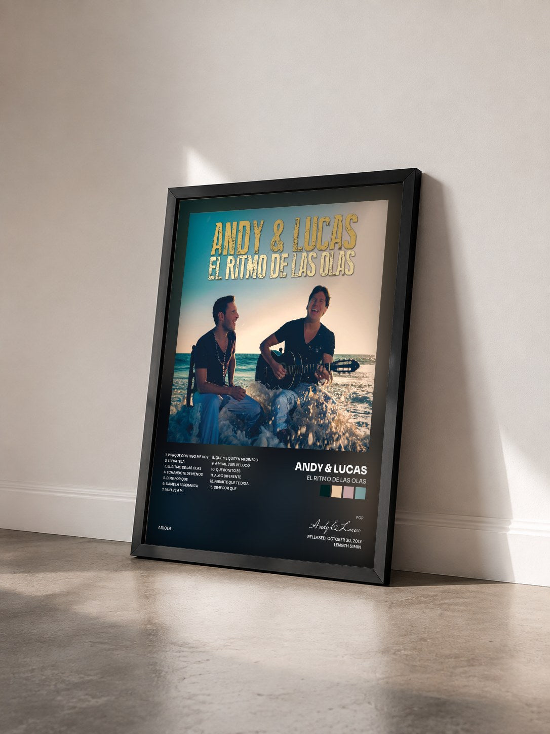 #noir Tableau de l'album El Ritmo De Las Olas de Andy & Lucas vu de trois quarts, cadre noir