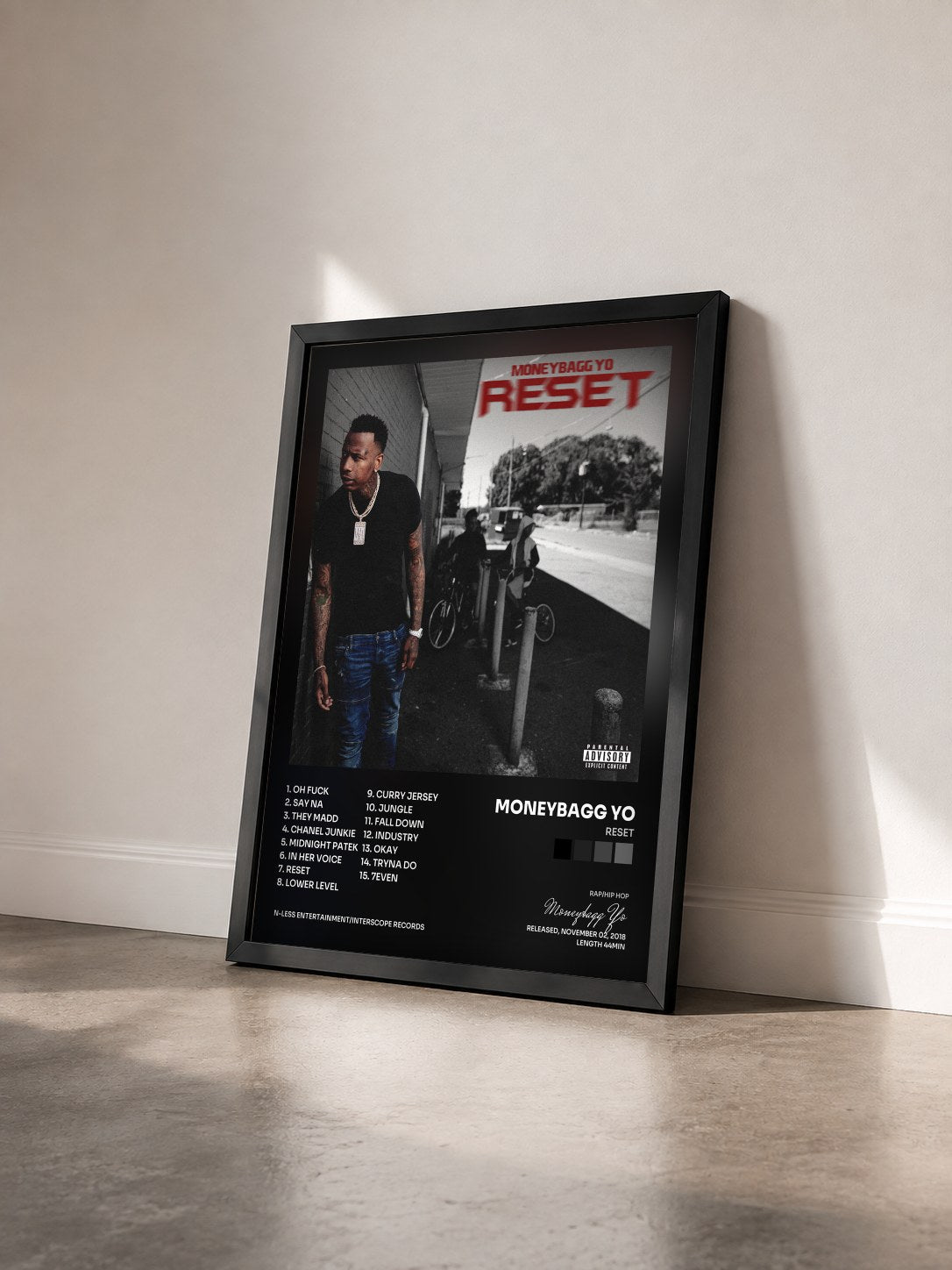 #noir Tableau de l'album RESET de Moneybagg Yo vu de trois quarts, cadre noir