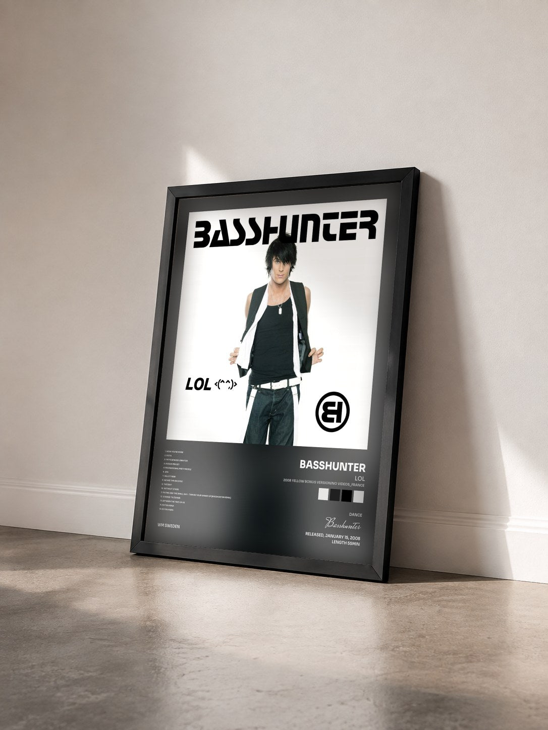 #noir Tableau de l'album LOL (2008 yellow bonus version/no videos_France) de Basshunter vu de trois quarts, cadre noir