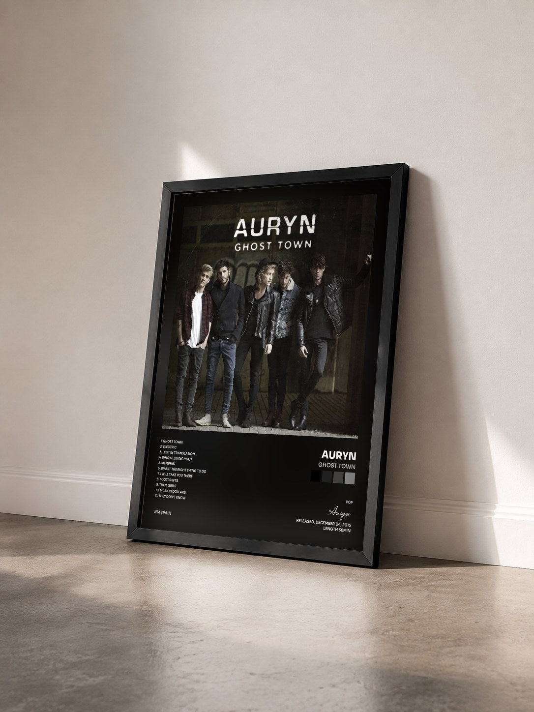 #noir Tableau de l'album Ghost Town de Auryn vu de trois quarts, cadre noir