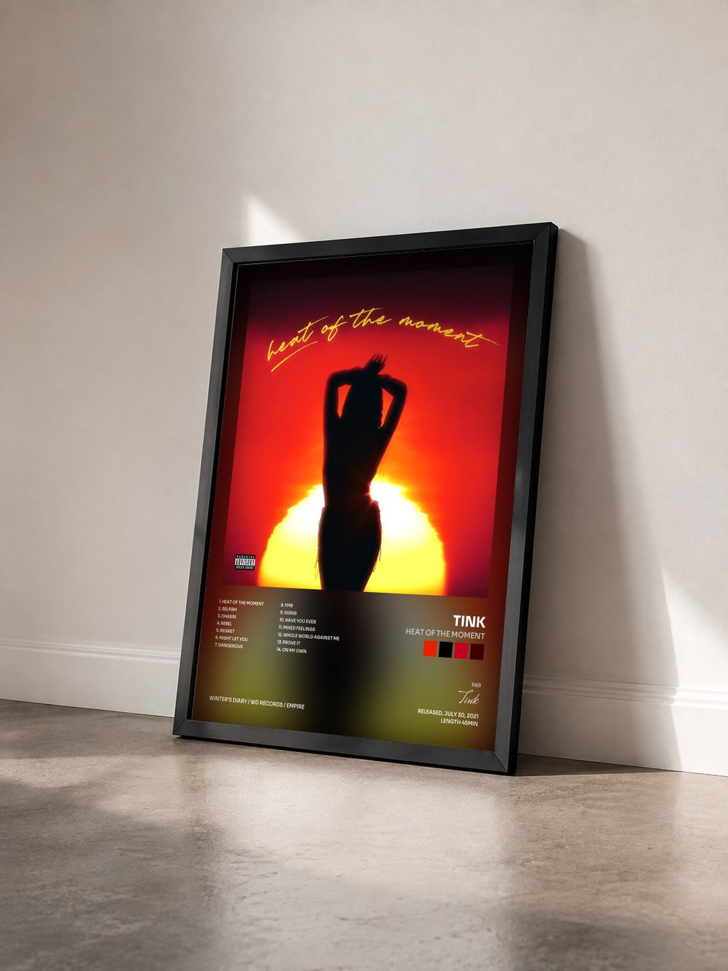 #noir Tableau de l'album Heat Of The Moment de Tink vu de trois quarts, cadre noir