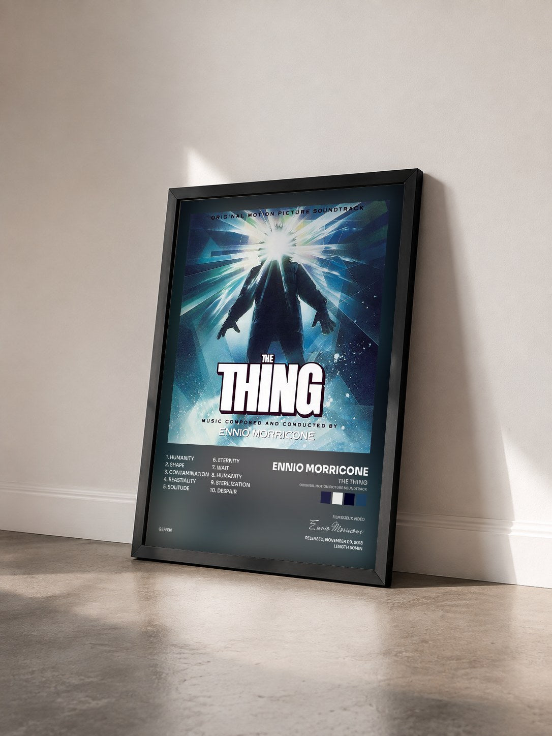 #noir Tableau de l'album The Thing (Original Motion Picture Soundtrack) de Ennio Morricone vu de trois quarts, cadre noir