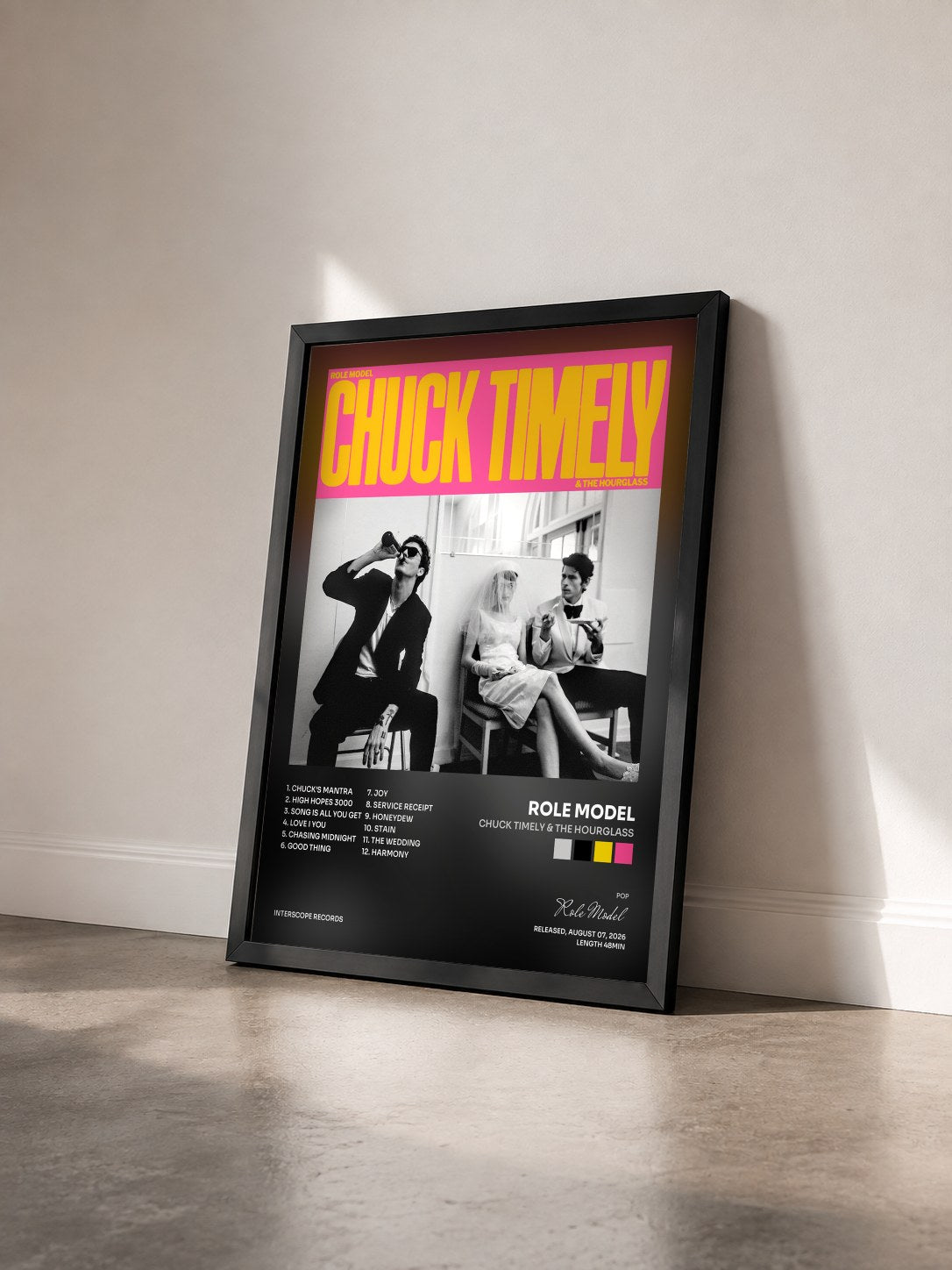 #noir Tableau de l'album Chuck Timely & The Hourglass de Role Model vu de trois quarts, cadre noir