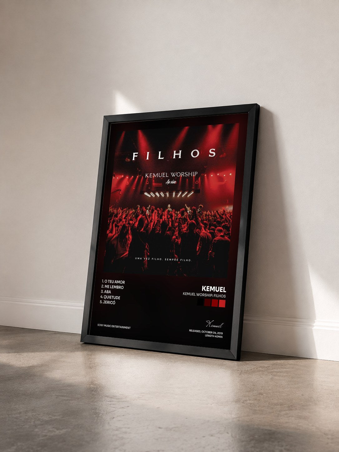#noir Tableau de l'album Kemuel Worship: Filhos de Kemuel vu de trois quarts, cadre noir