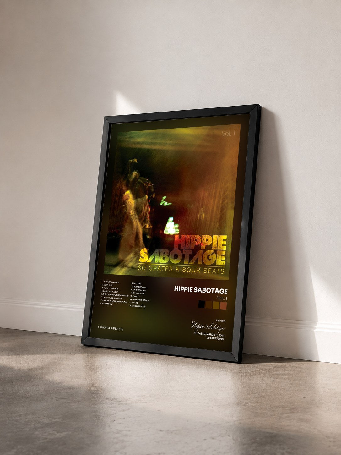 #noir Tableau de l'album Vol. 1 de Hippie Sabotage vu de trois quarts, cadre noir
