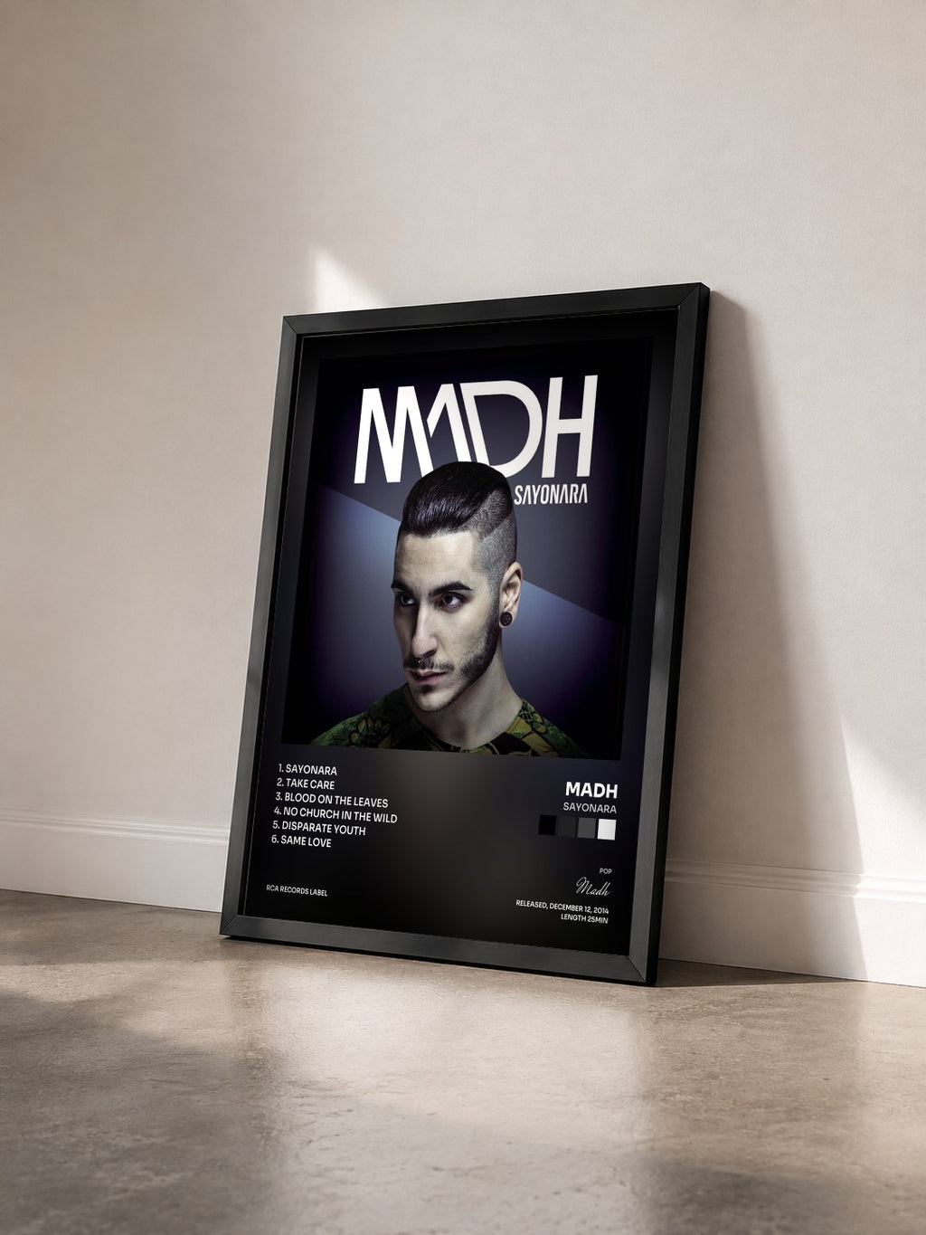 #noir Tableau de l'album Sayonara de Madh vu de trois quarts, cadre noir