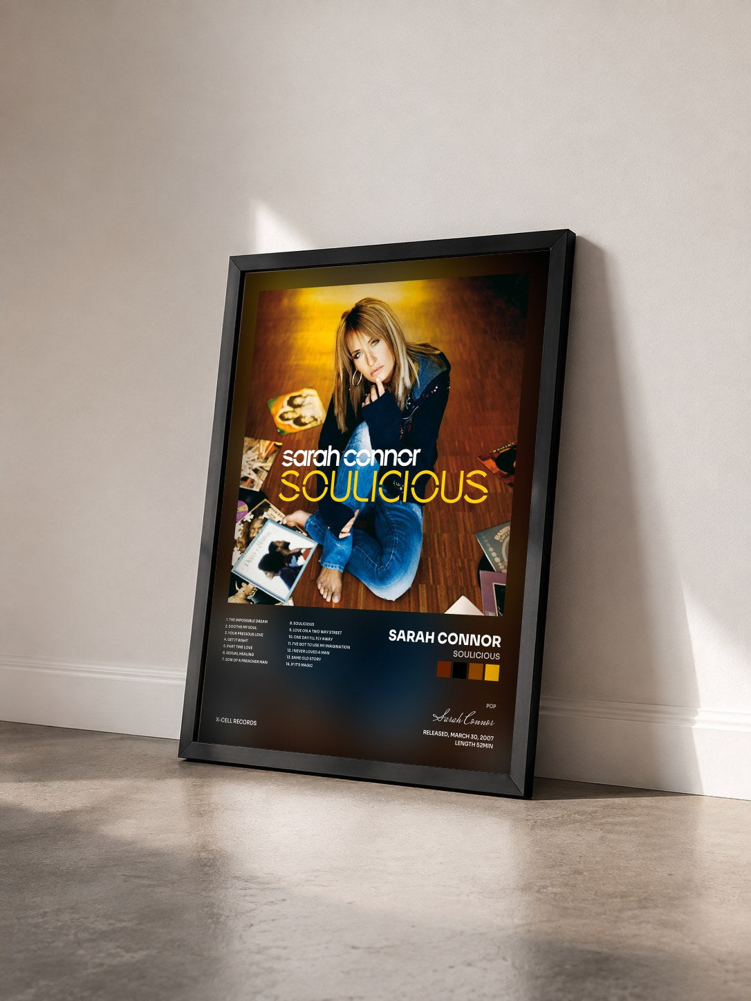 #noir Tableau de l'album Soulicious de Sarah Connor vu de trois quarts, cadre noir