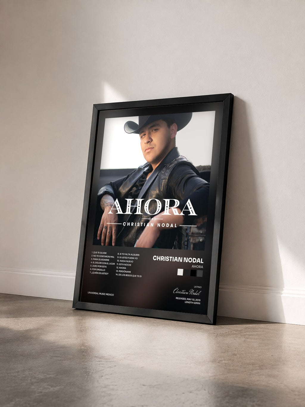 #noir Tableau de l'album Ahora de Christian Nodal vu de trois quarts, cadre noir