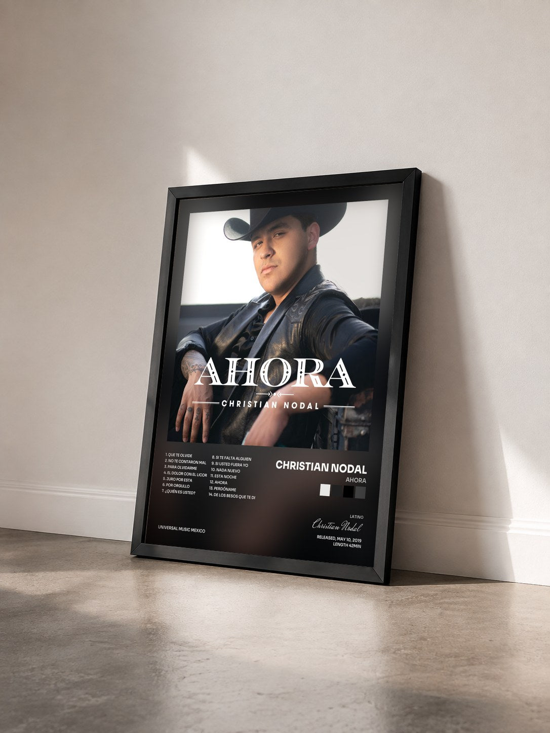 #noir Tableau de l'album Ahora de Christian Nodal vu de trois quarts, cadre noir