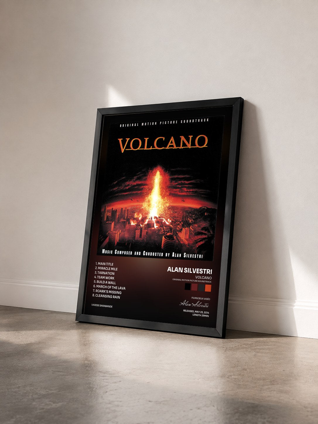 #noir Tableau de l'album Volcano (Original Motion Picture Soundtrack) de Alan Silvestri vu de trois quarts, cadre noir