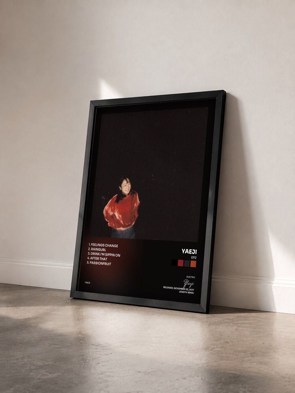 #noir Tableau de l'album EP2 de Yaeji vu de trois quarts, cadre noir