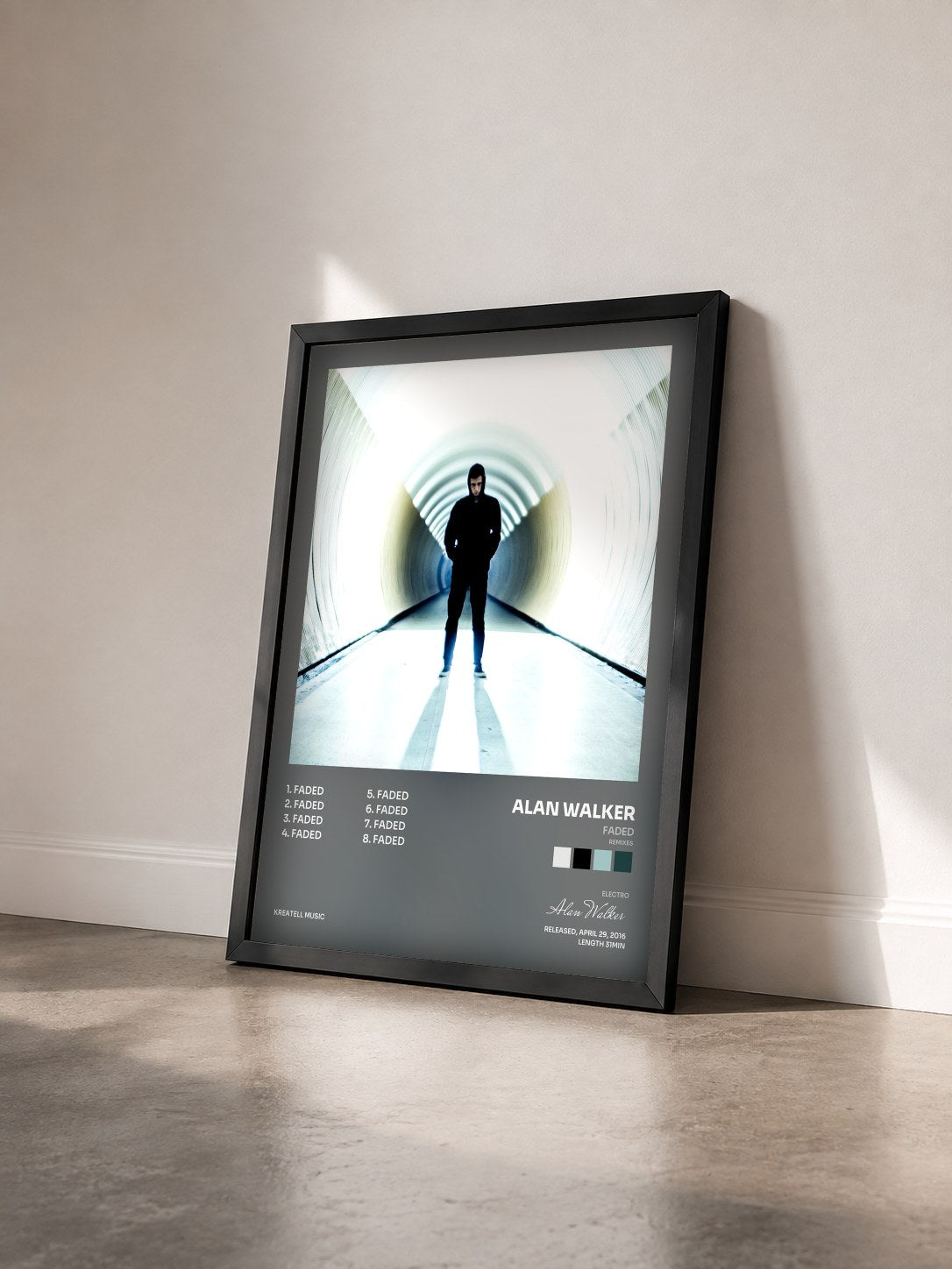 #noir Tableau de l'album Faded (Remixes) de Alan Walker vu de trois quarts, cadre noir